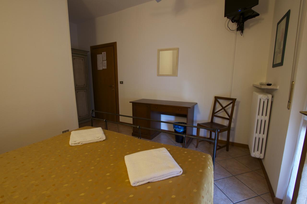 Albergo Tavernetta Castelnuovo del Garda Luaran gambar