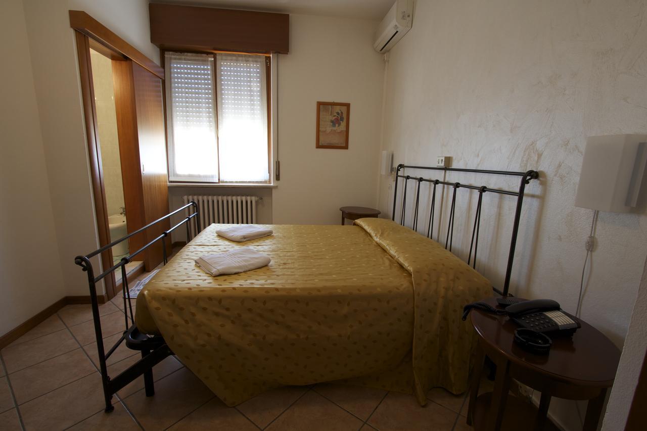 Albergo Tavernetta Castelnuovo del Garda Luaran gambar