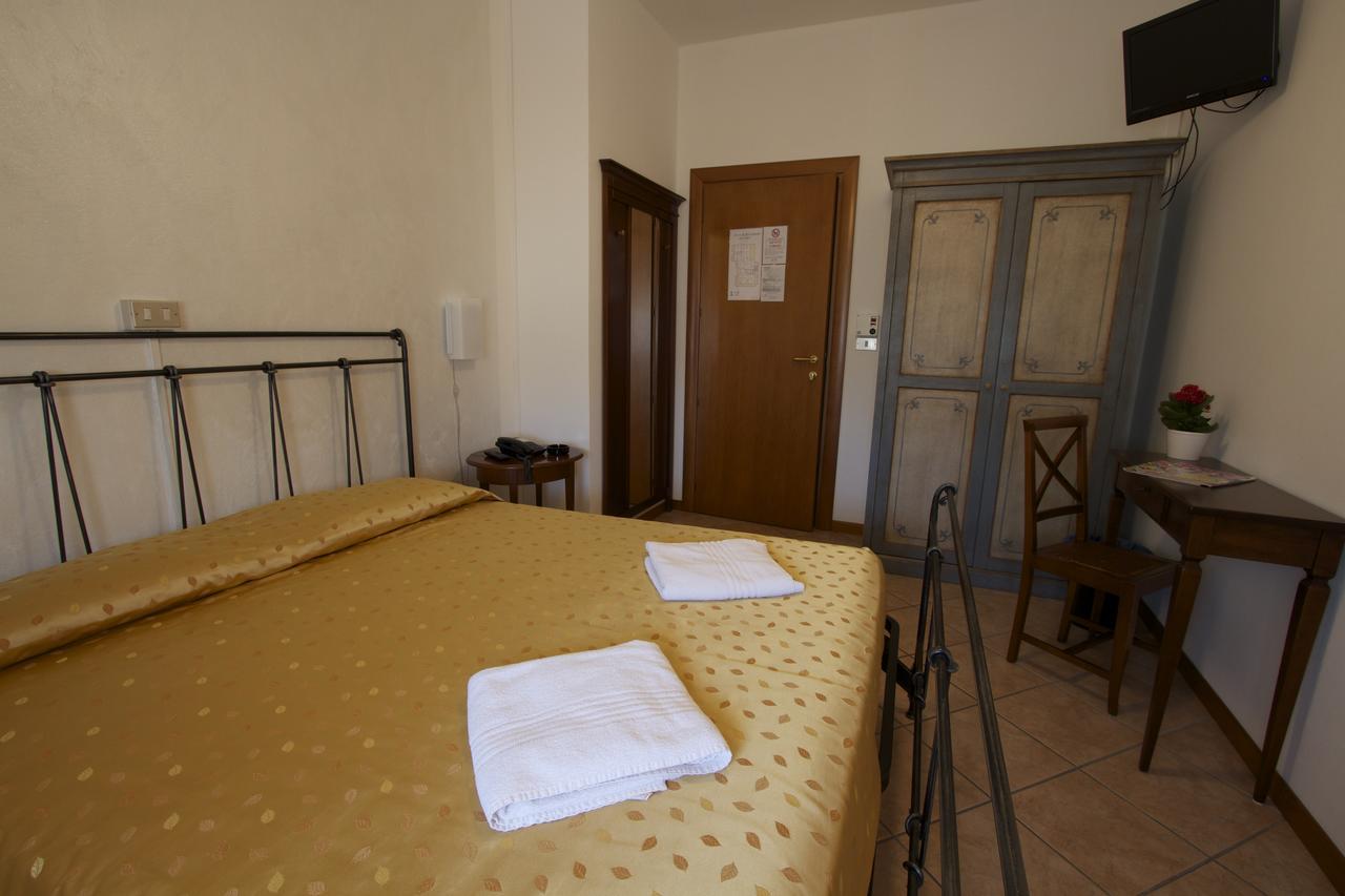 Albergo Tavernetta Castelnuovo del Garda Luaran gambar