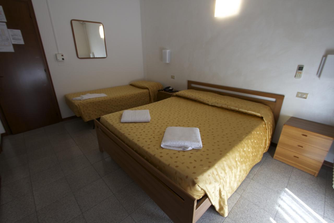 Albergo Tavernetta Castelnuovo del Garda Luaran gambar