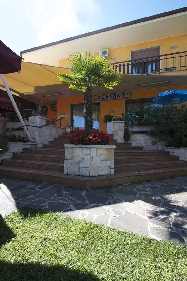 Albergo Tavernetta Castelnuovo del Garda Luaran gambar